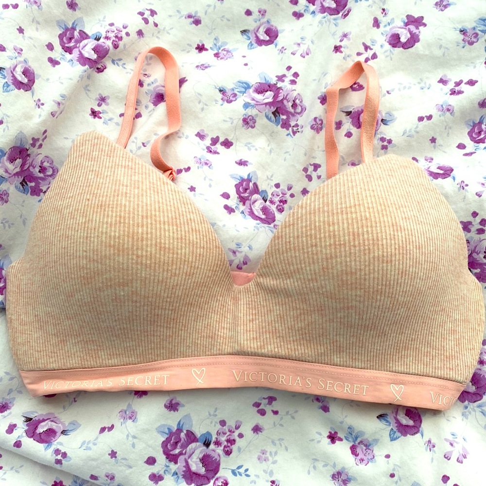 VICTORIA’S SECRET T-shirt Lightly lined Wireless Bra